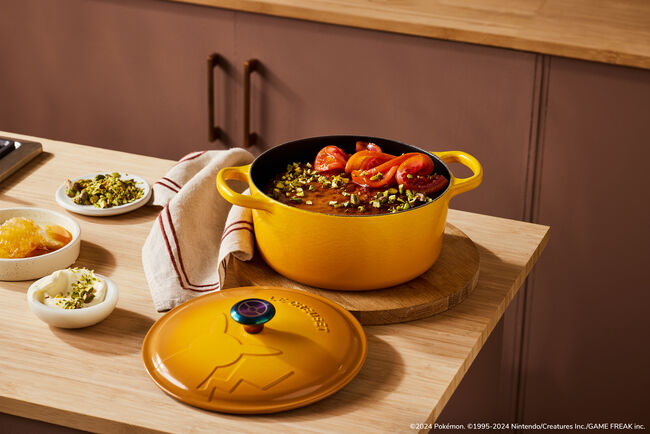 Pokémon Signature Round Casserole in Nectar with Iridescent Knob image number 6